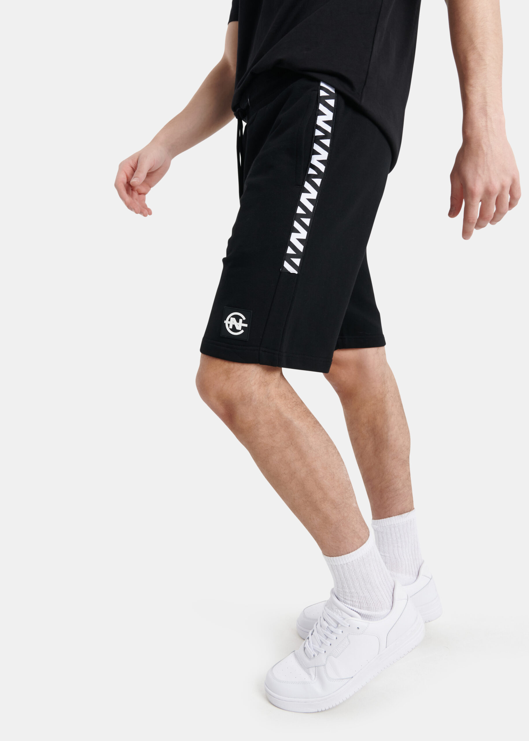 N7F00630_SHORT_BLACK_(1)