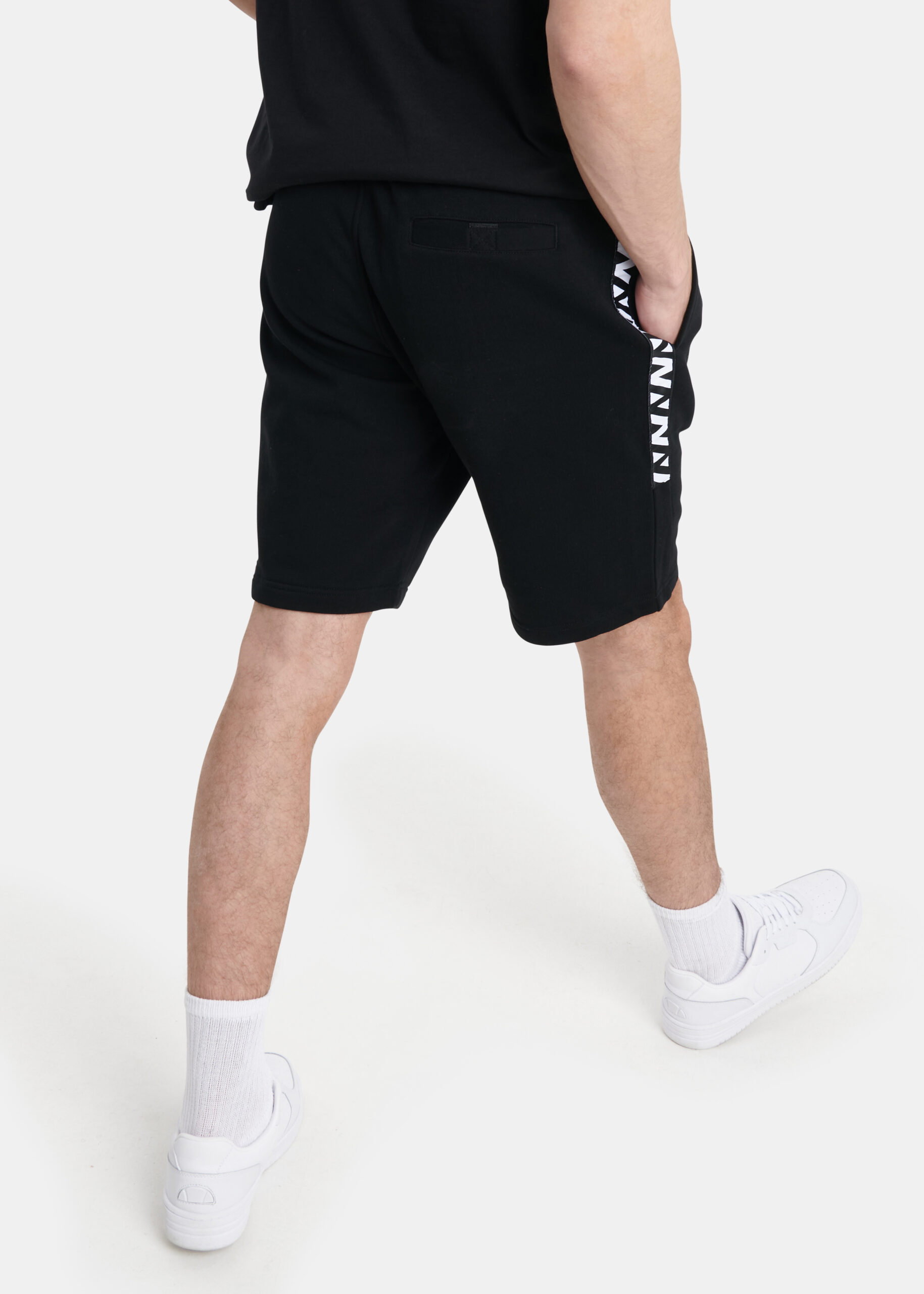 N7F00630_SHORT_BLACK_(2)
